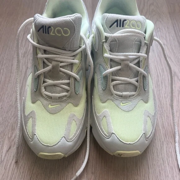 Nike Air Max 200 Pistachio FrostWomen's Sneakers Size 7 - Picture 2 of 10
